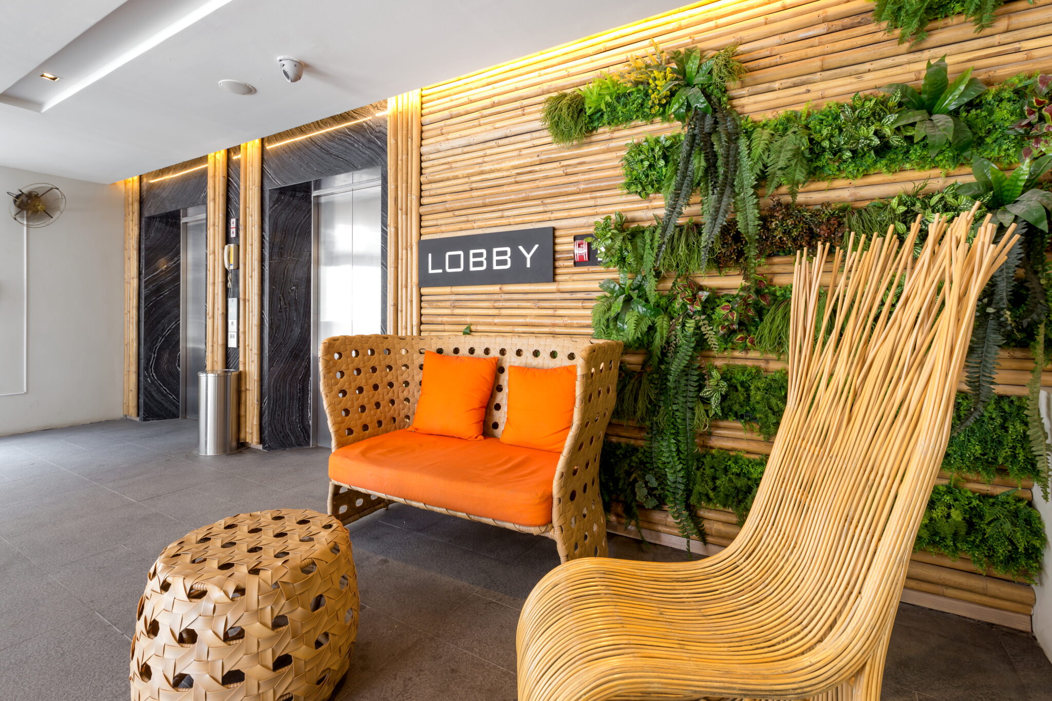 Lobby 001 - Journeyhub