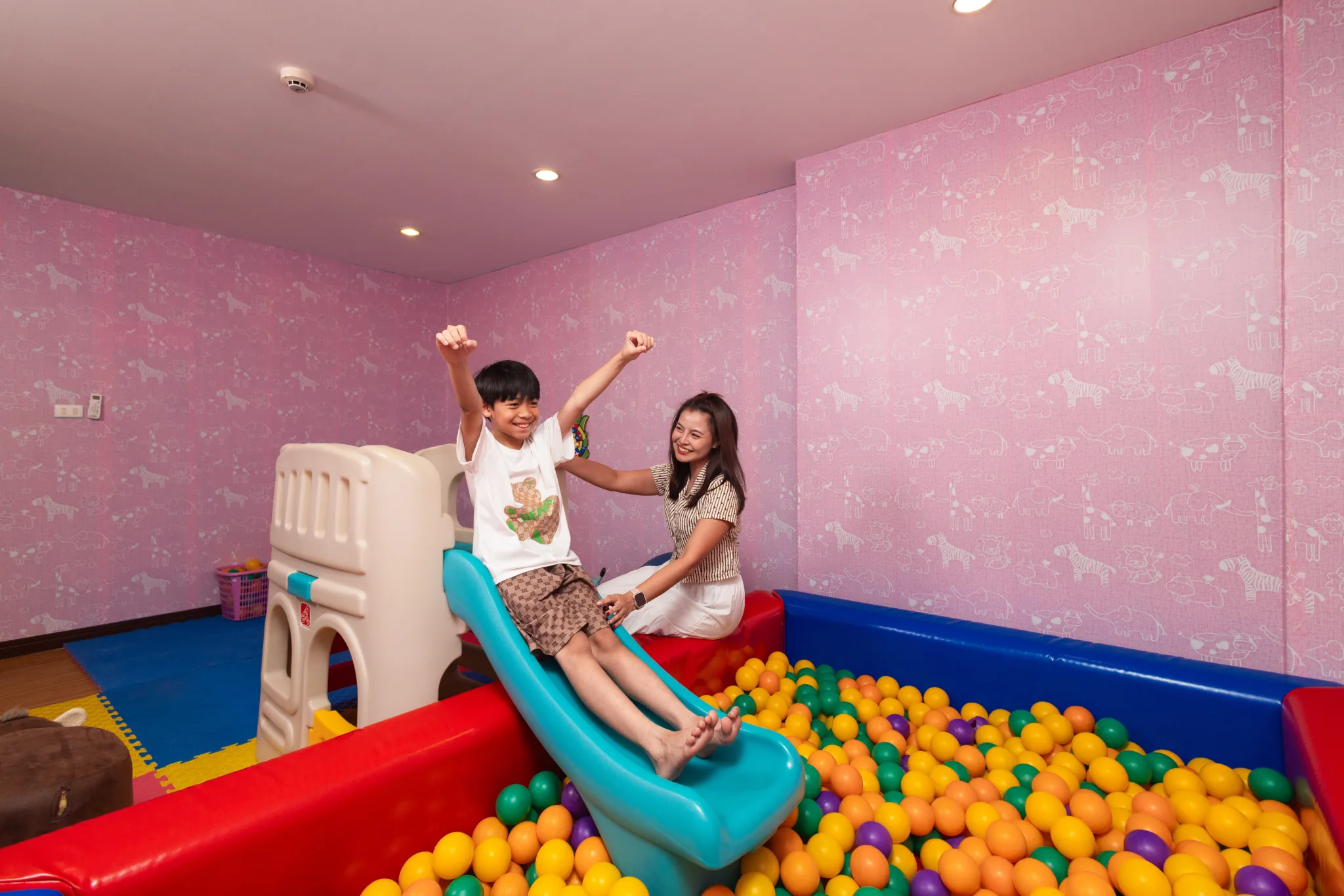 kid club journeyhub pattaya central - Journeyhub