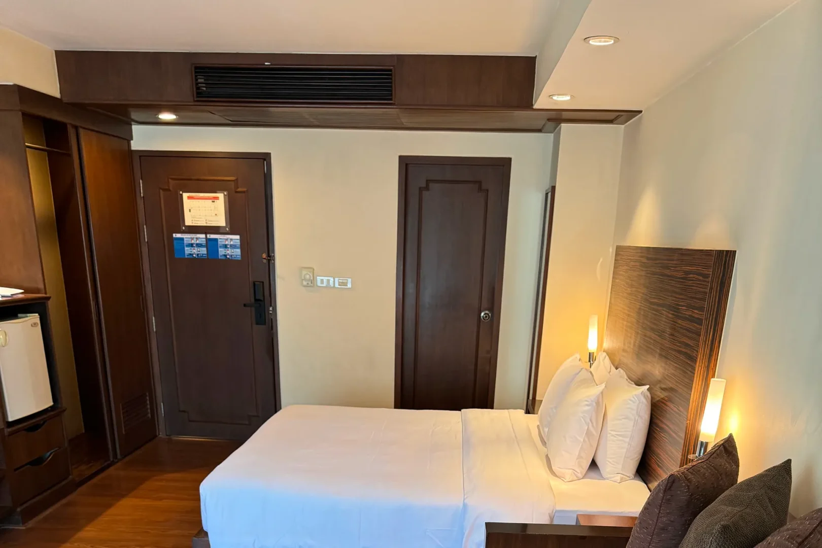 junior suite hotel phrom phong 4 star bts near emporium - Journeyhub