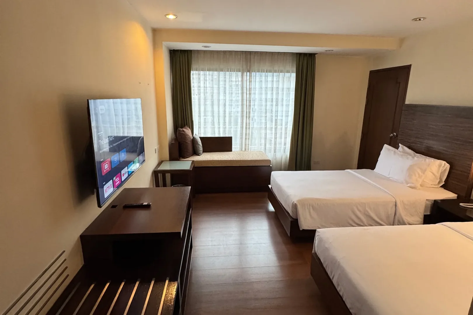 superior twinhotelphrom phong4 starbts skytrain - Journeyhub