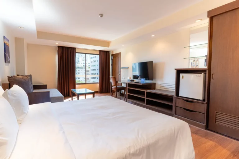 4-star-hotel-junior-suite-near-emsphere