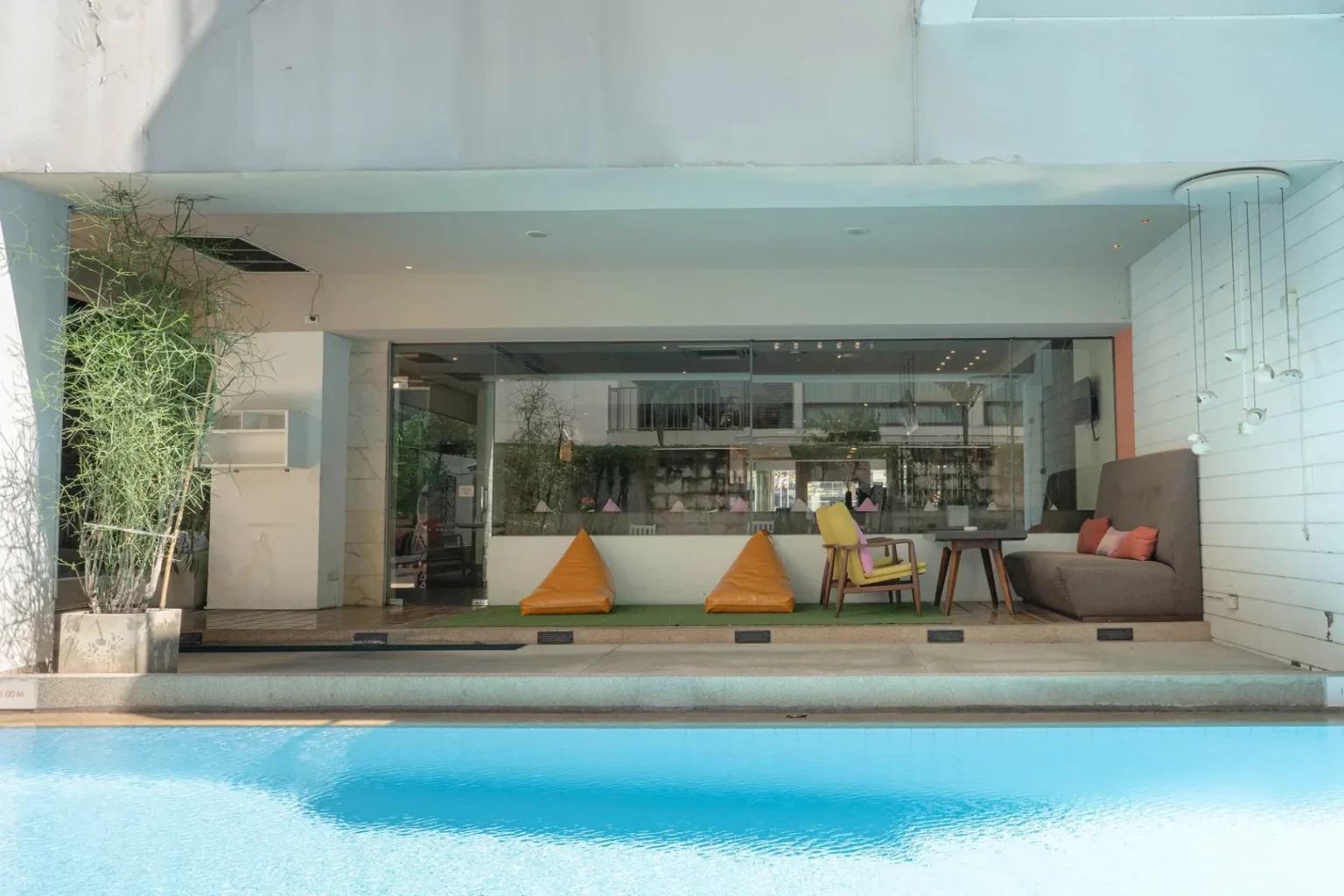 Swimming-Pool-4-Star-Hotel