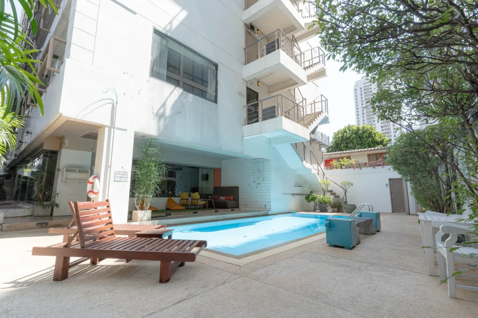 Swimming-Pool-Hotel-Phrom-Phong