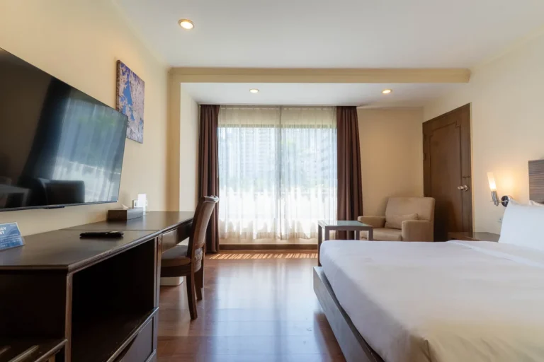 hotel-deluxe-queen-4-star-phrom-phong