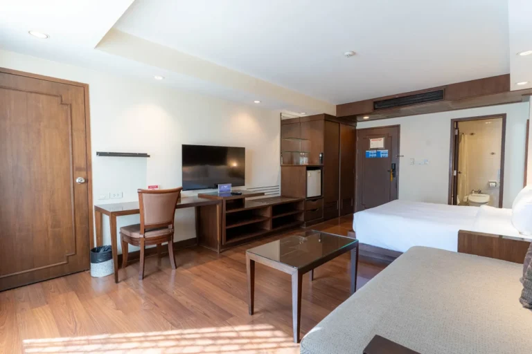 junior-suite-bts-skytrain-hotel-phrom-phong