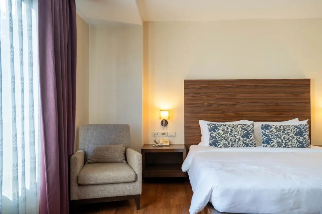 phrom phong hotel family suite near emsphere - Journeyhub